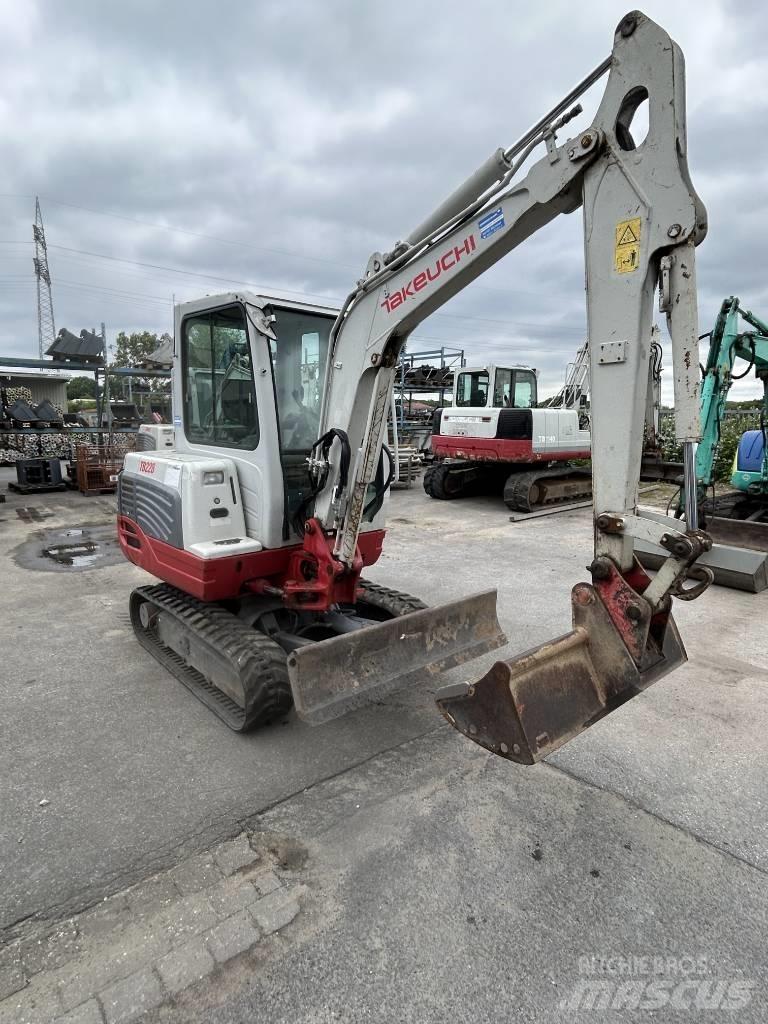 Takeuchi TB 228 Minigrävare < 7t