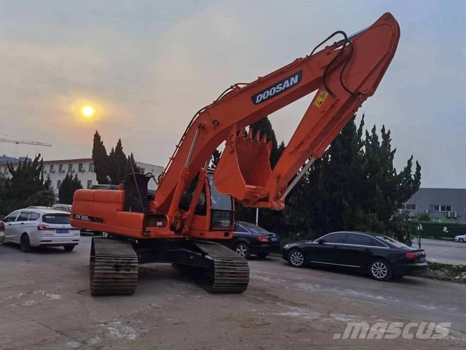 Doosan dx225 Bandgrävare