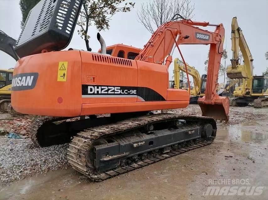 Doosan 225 LC-9 Bandgrävare