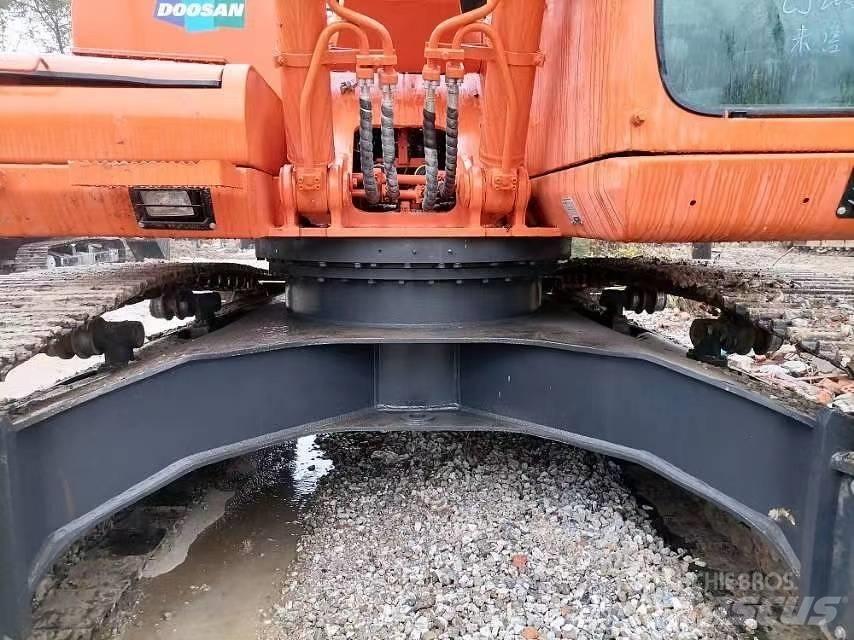 Doosan 225 LC-9 Bandgrävare