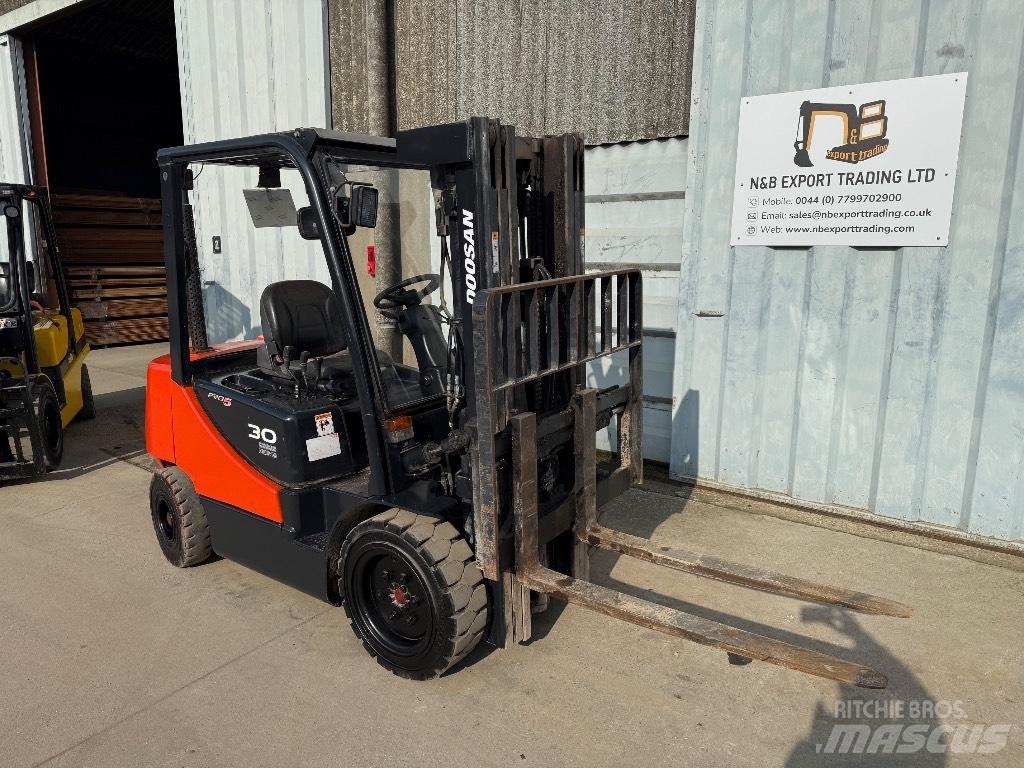 Doosan D 30 Dieselmotviktstruckar