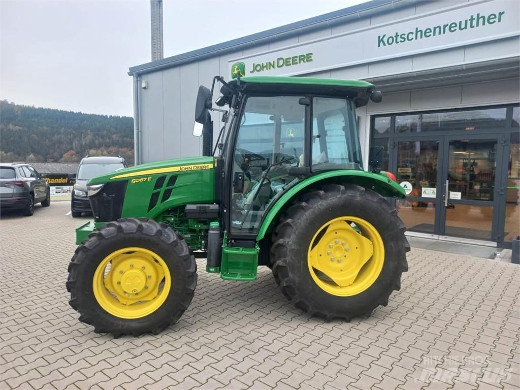 John Deere 5067E Traktorer