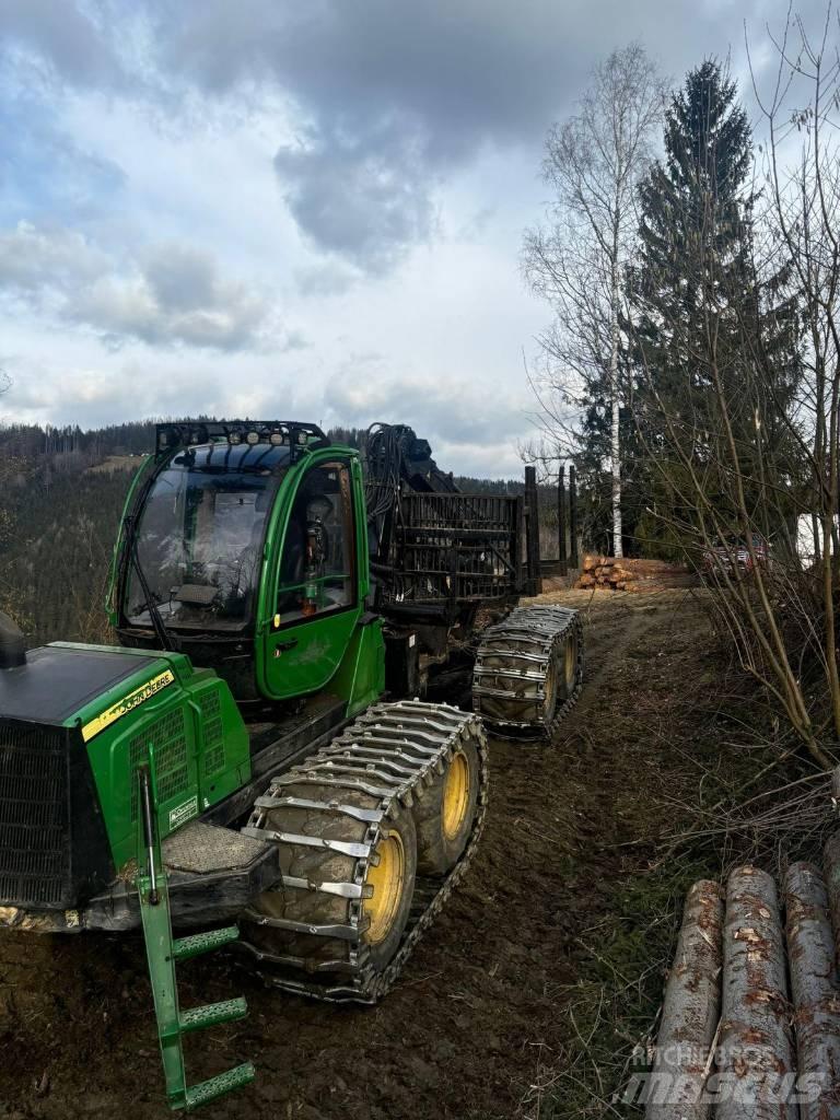 John Deere 1110 E Skotare