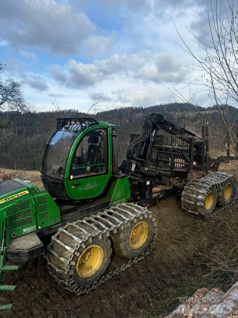 John Deere 1110 E Skotare