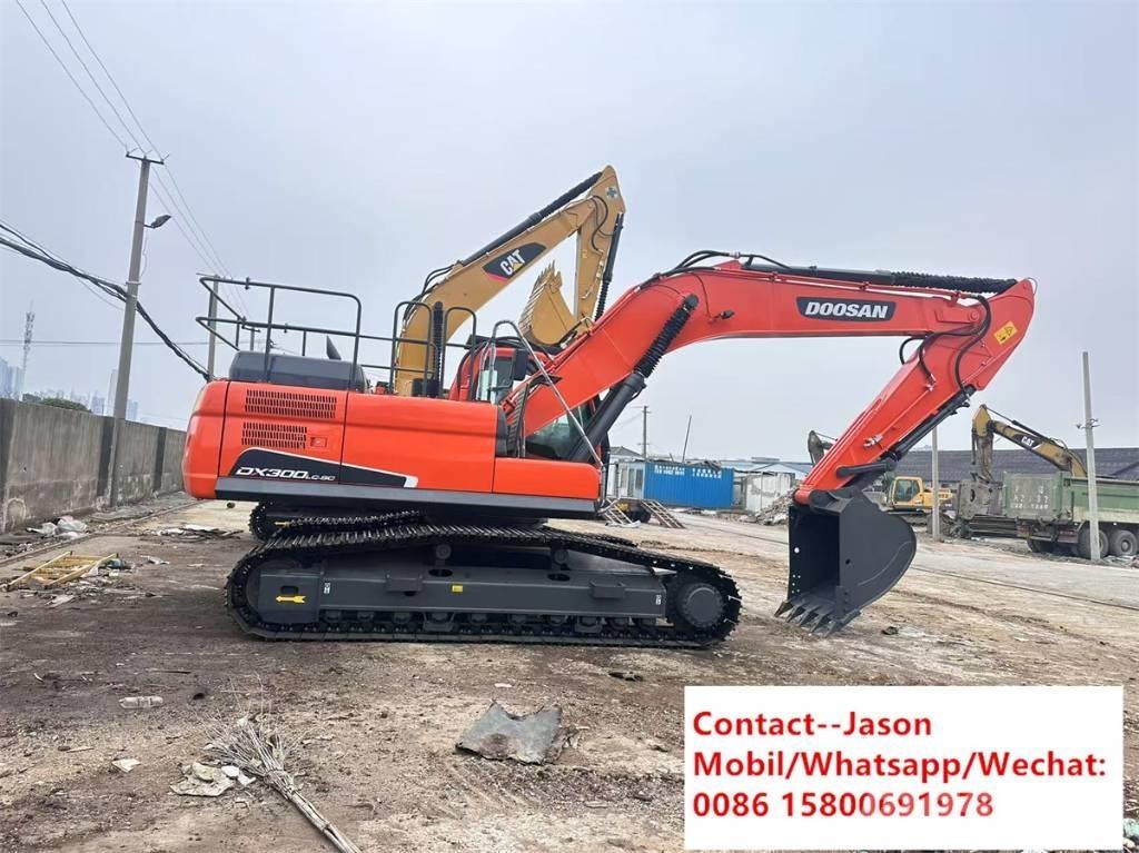 Doosan DX 300 LCA Bandgrävare