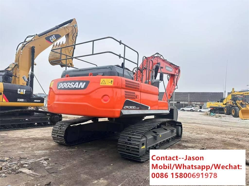 Doosan DX 300 LCA Bandgrävare