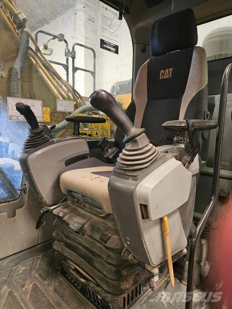 CAT 320 E Bandgrävare