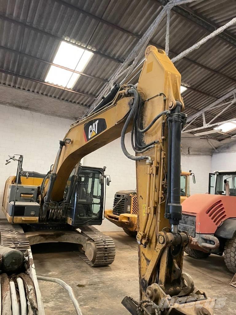 CAT 320 E Bandgrävare