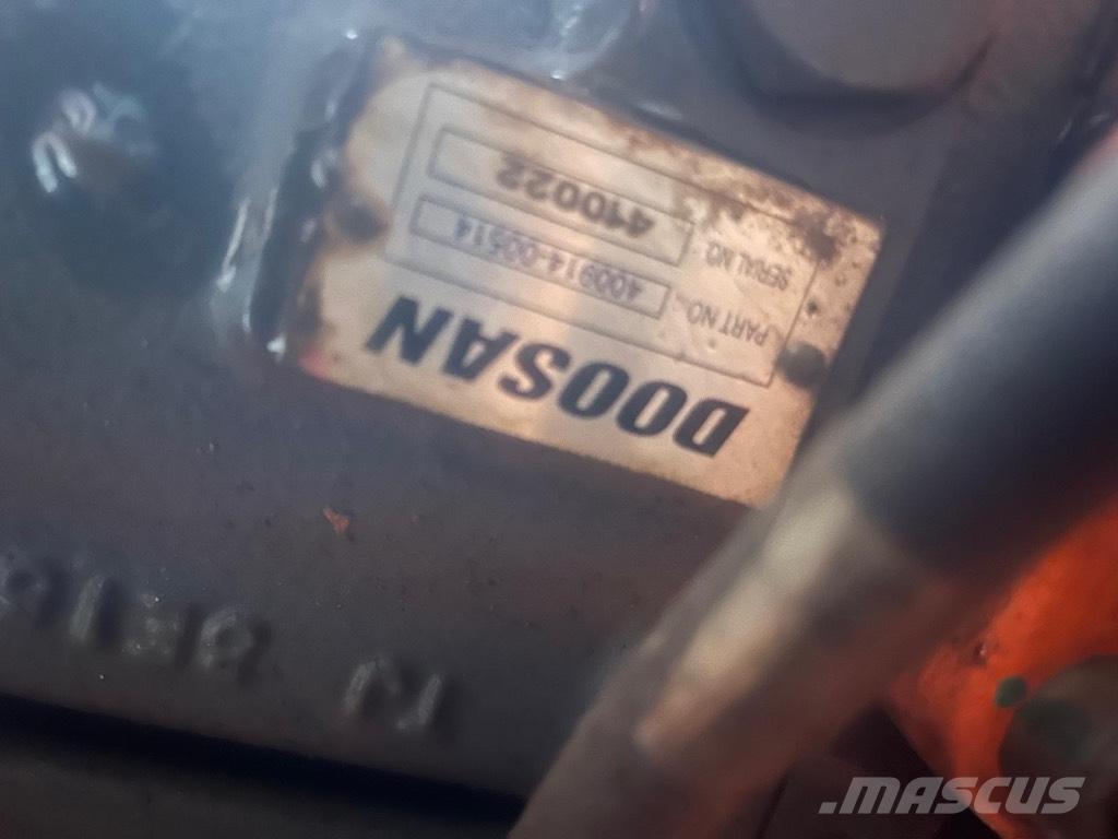 Doosan DX 140 Bandgrävare