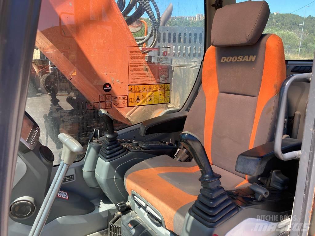 Doosan DX 235 LCR Bandgrävare