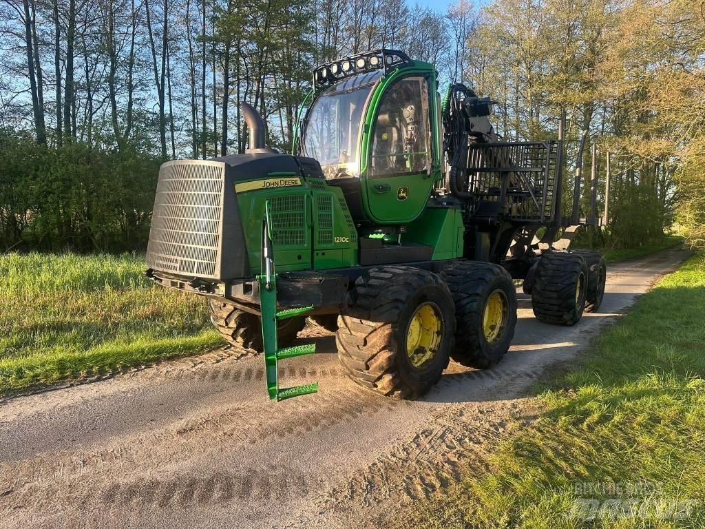 John Deere 1210 E Skotare