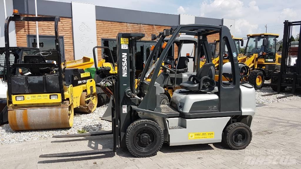 Nissan U1D2A25LQ Gasolmotviktstruckar
