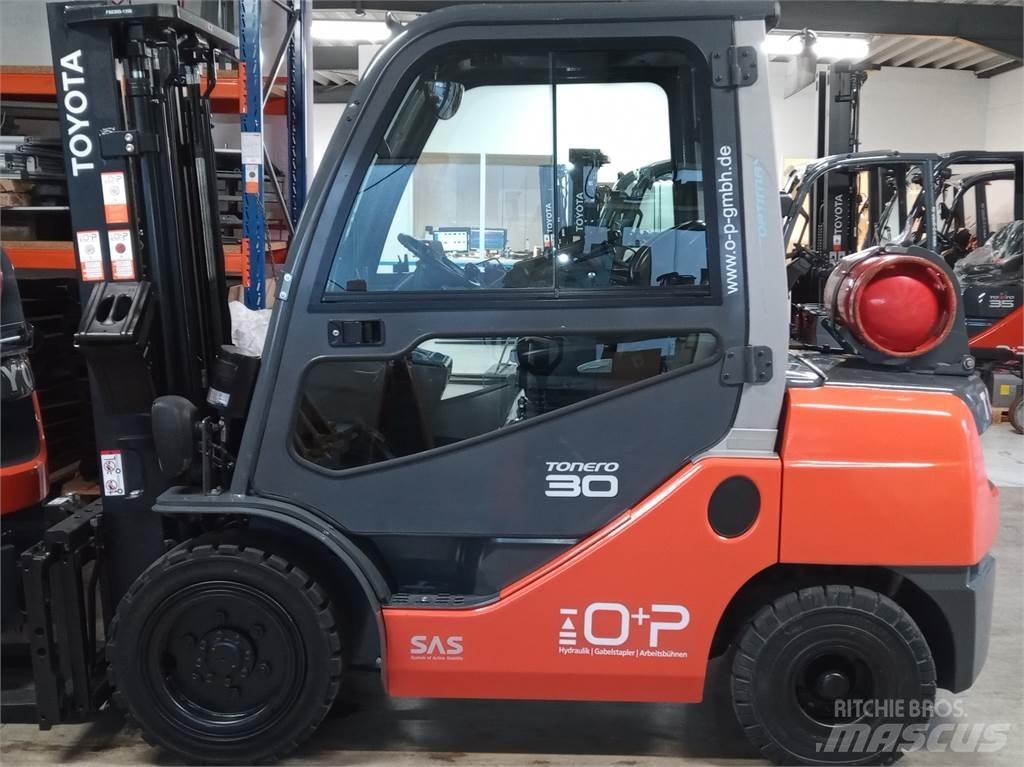 Toyota 02-8FGF30 Gasolmotviktstruckar
