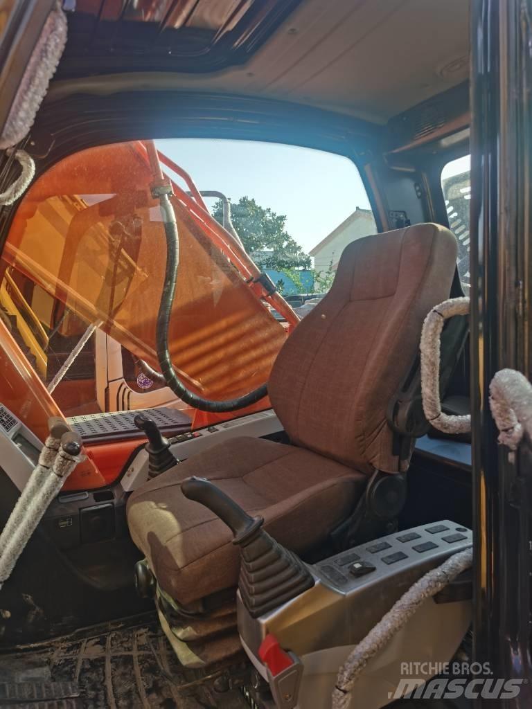 Doosan DX 225 LC Bandgrävare