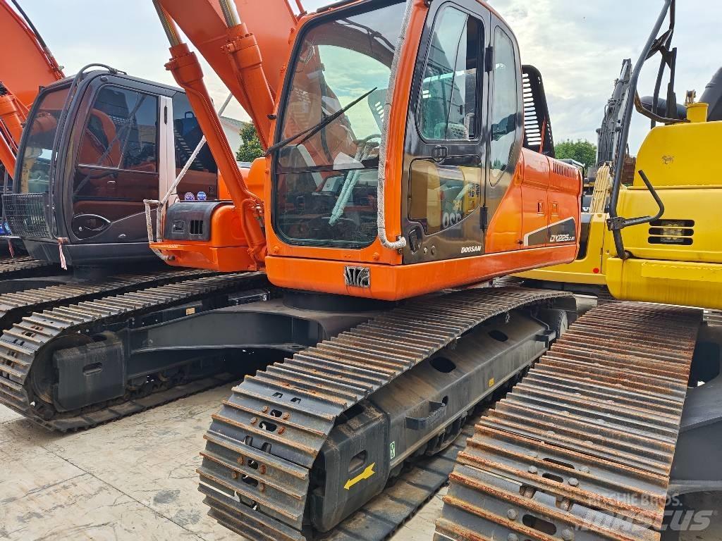 Doosan DX 225 LC Bandgrävare
