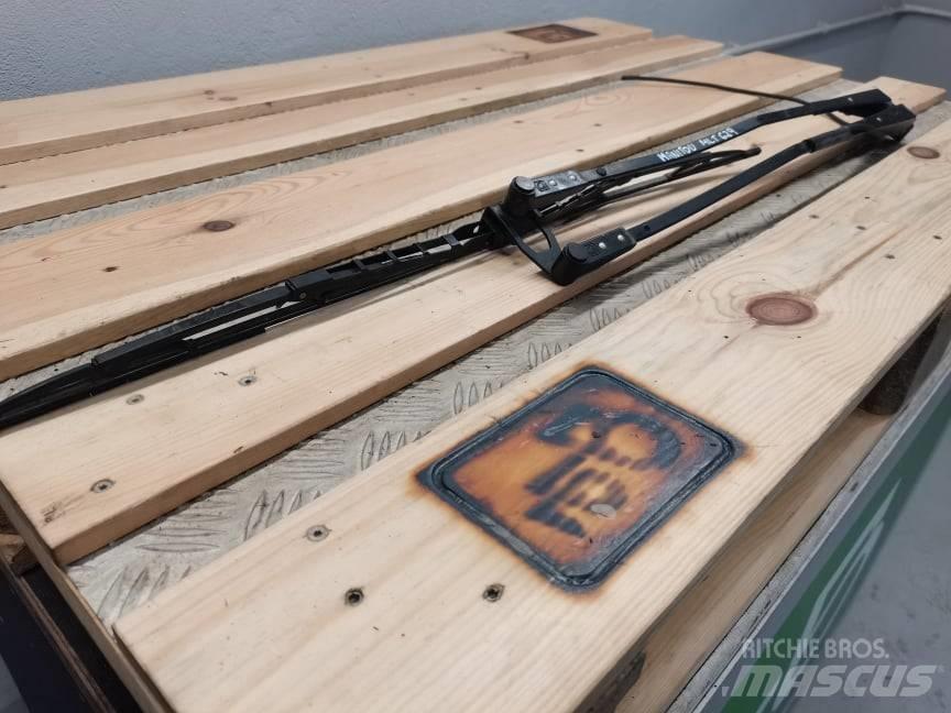 Manitou MLT  wiper Hytter och interiör