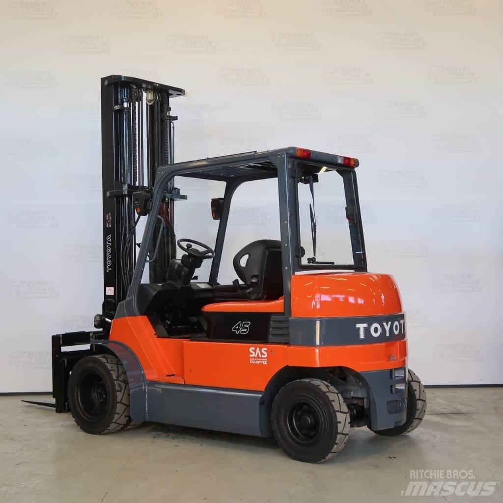 Toyota 7FBMF45 Elmotviktstruckar