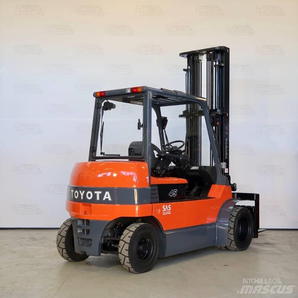 Toyota 7FBMF45 Elmotviktstruckar