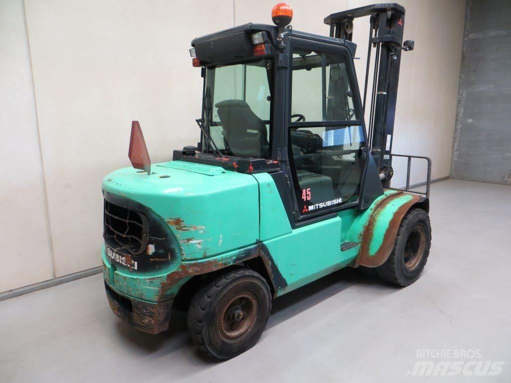Mitsubishi FD45K Dieselmotviktstruckar