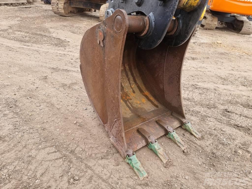 JCB JS 210 LC Bandgrävare