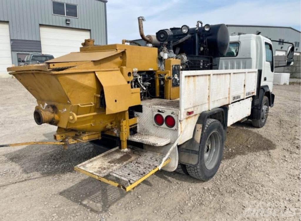 International CF600 Lastbilar med betongpump