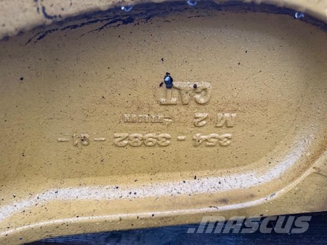 CAT 908 BUCKET LINK Skopor