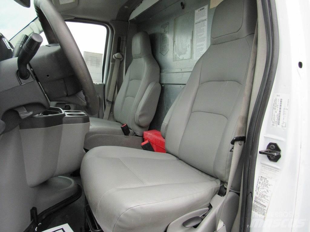 Ford E-350 Skåpbilar