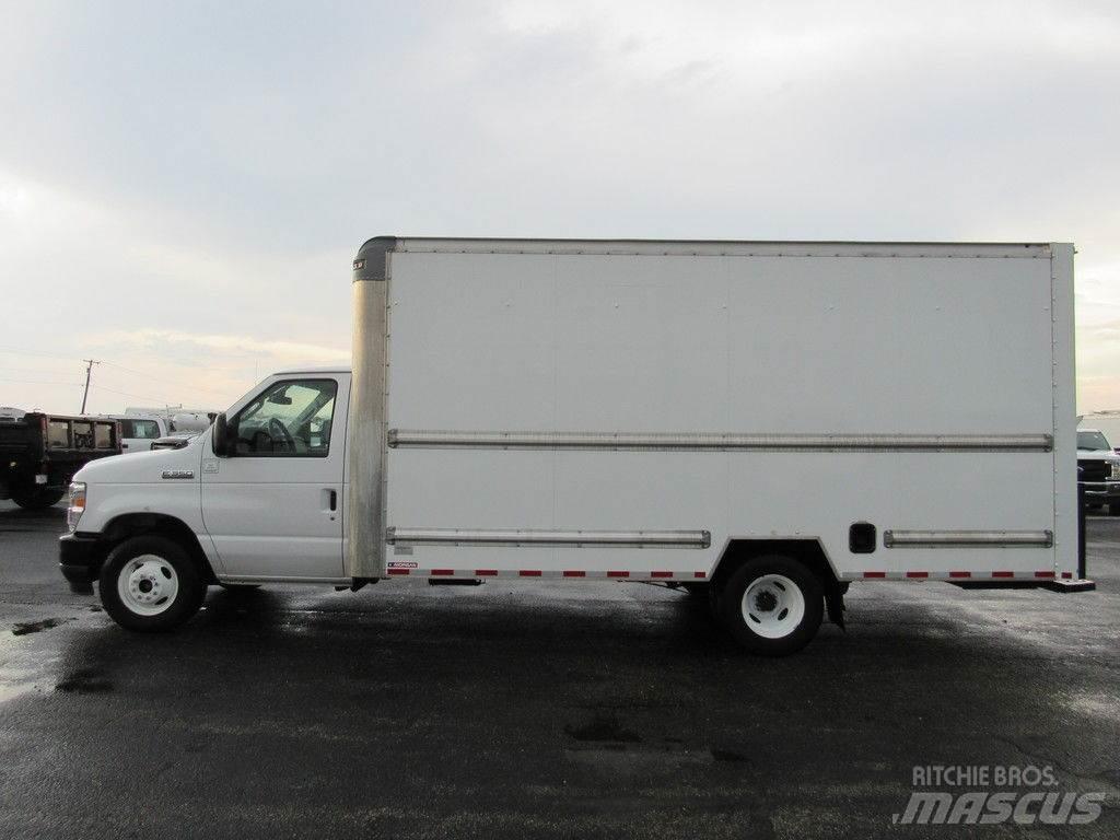 Ford E-350 Skåpbilar