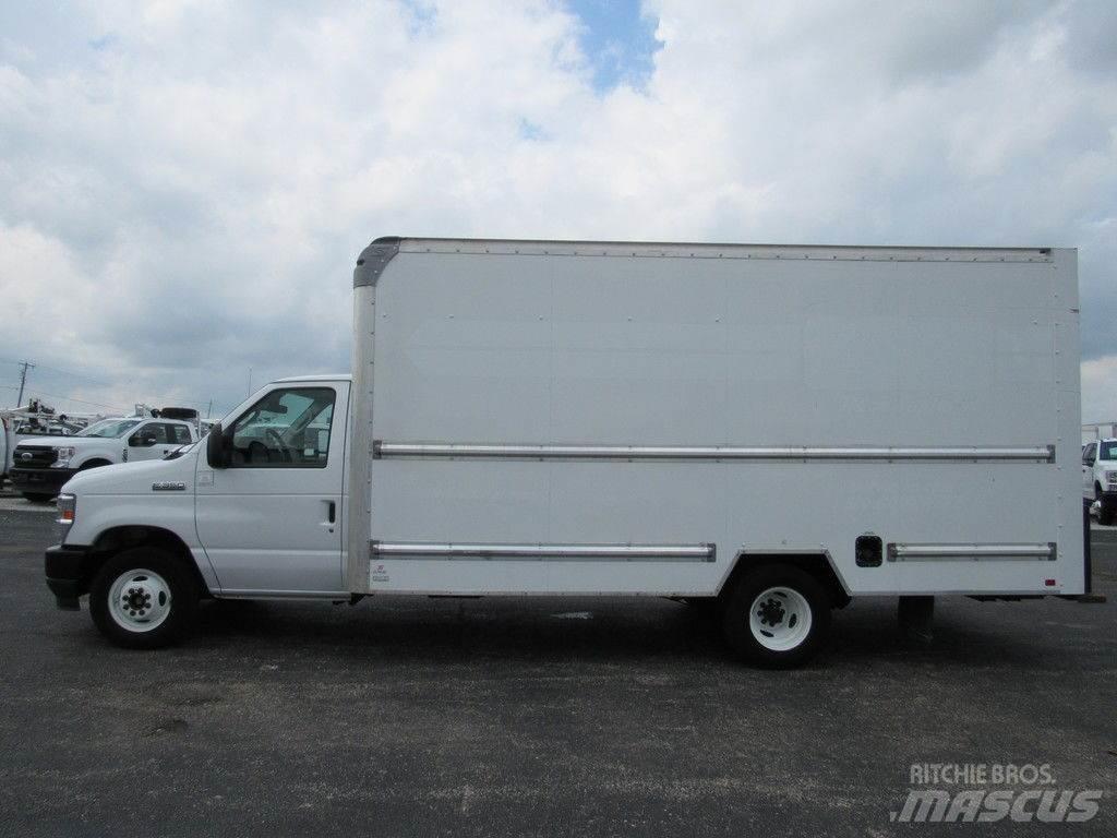 Ford E-350 Skåpbilar
