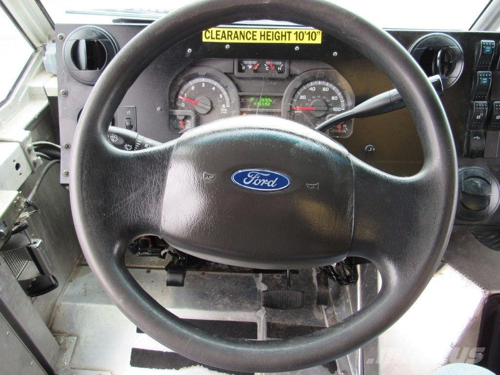 Ford E-450 Skåpbilar