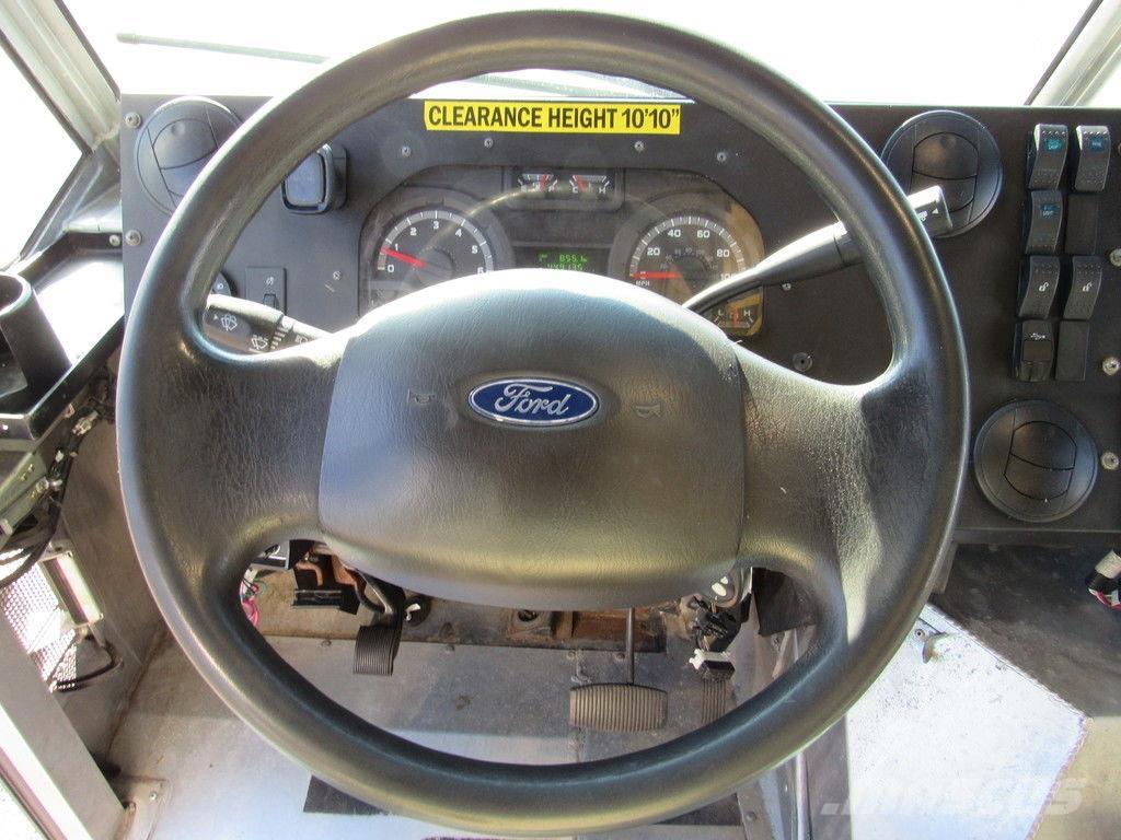 Ford E-450 Skåpbilar