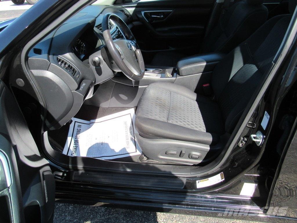 Nissan Altima Personbilar