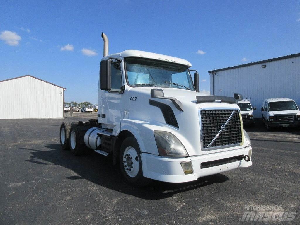 Volvo VNL64 Flakbilar