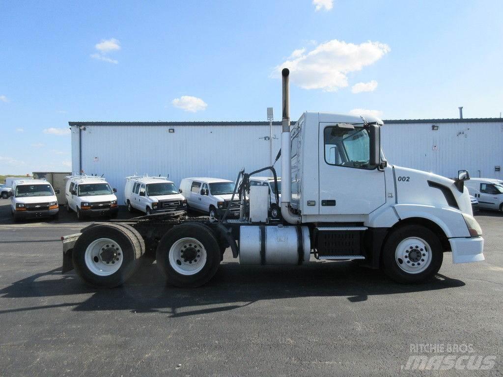 Volvo VNL64 Flakbilar