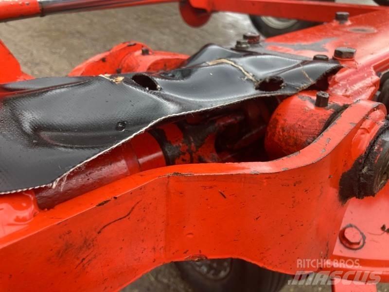Kuhn GF8702T Vändare och luftare