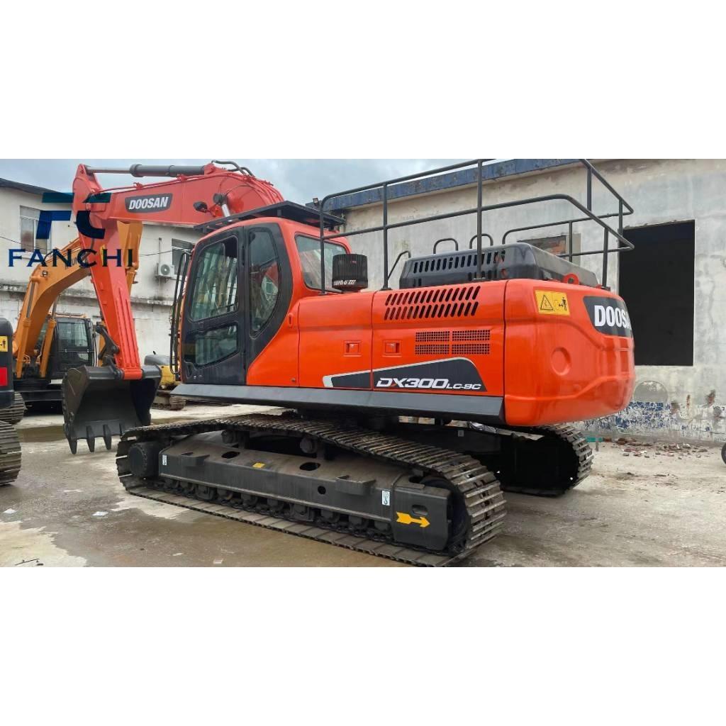 Doosan DX 300 LC LR Bandgrävare