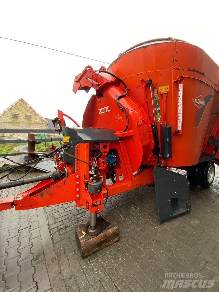 Kuhn Typ 2070 Fullfodervagnar
