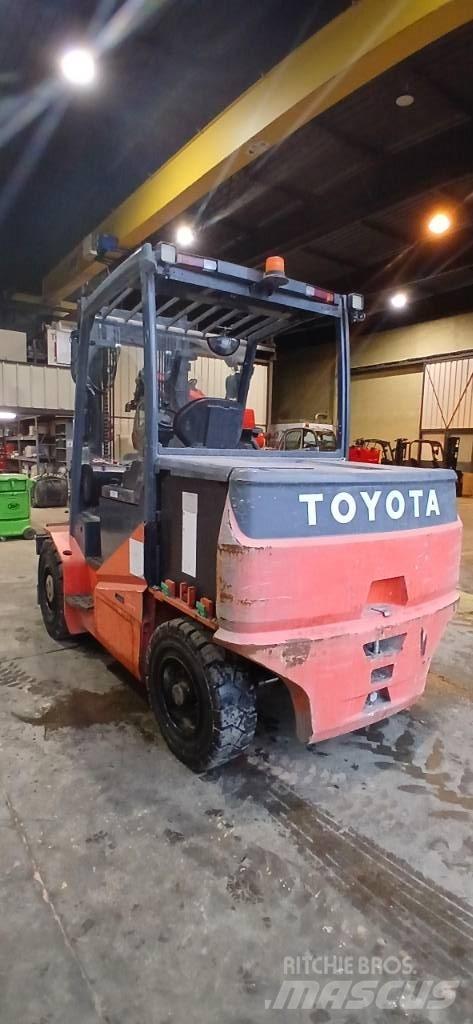 Toyota 8FBMHT60 Elmotviktstruckar
