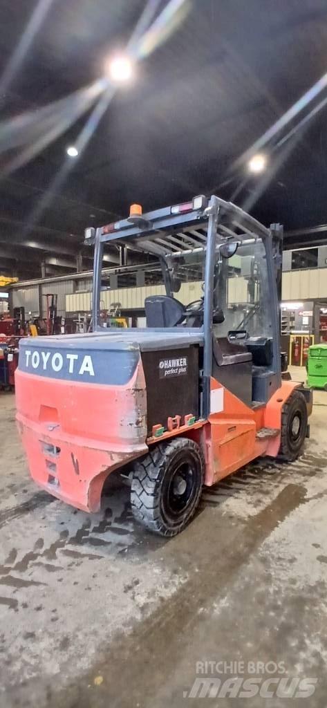Toyota 8FBMHT60 Elmotviktstruckar