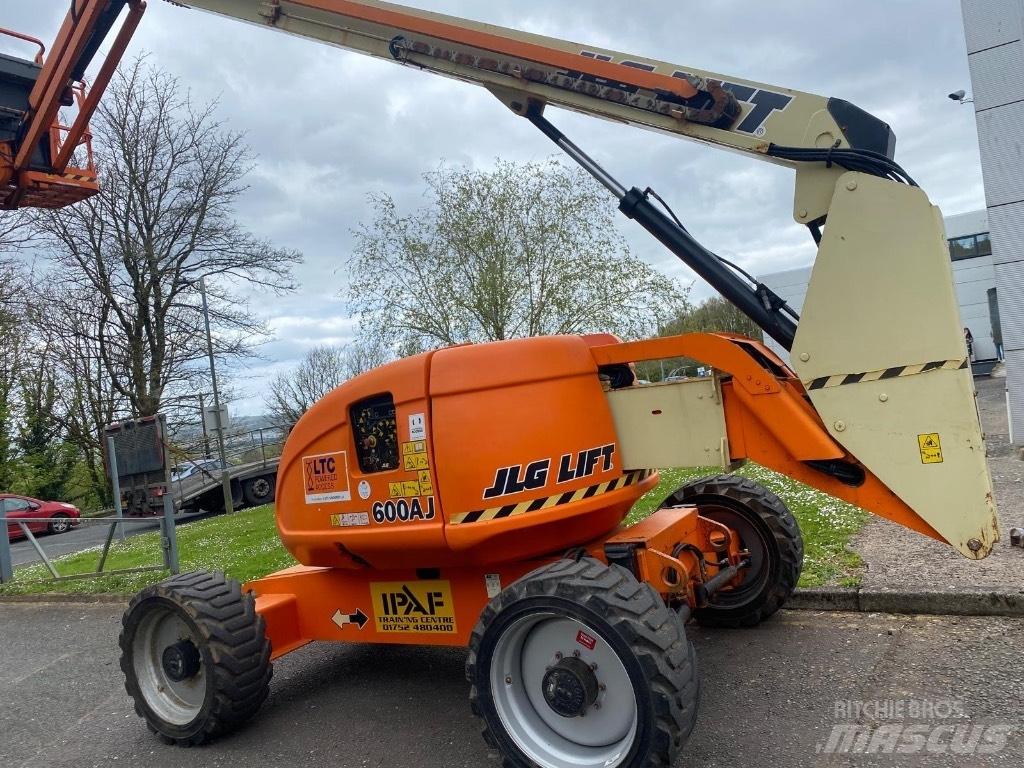 JLG 600 AJ Bomliftar