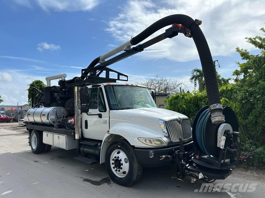 International 4300 Slamsugningsbil