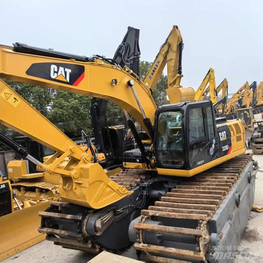 CAT 320 D Amfibiska grävmaskiner