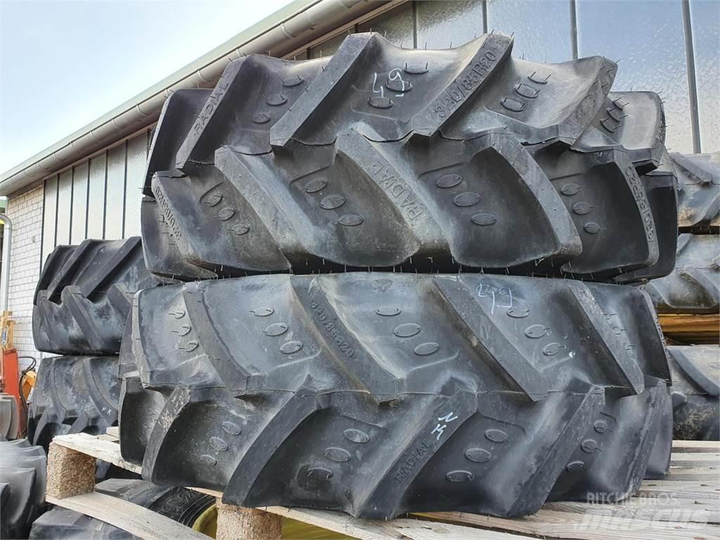 BKT 320/85R20 x2 Däck, hjul och fälgar
