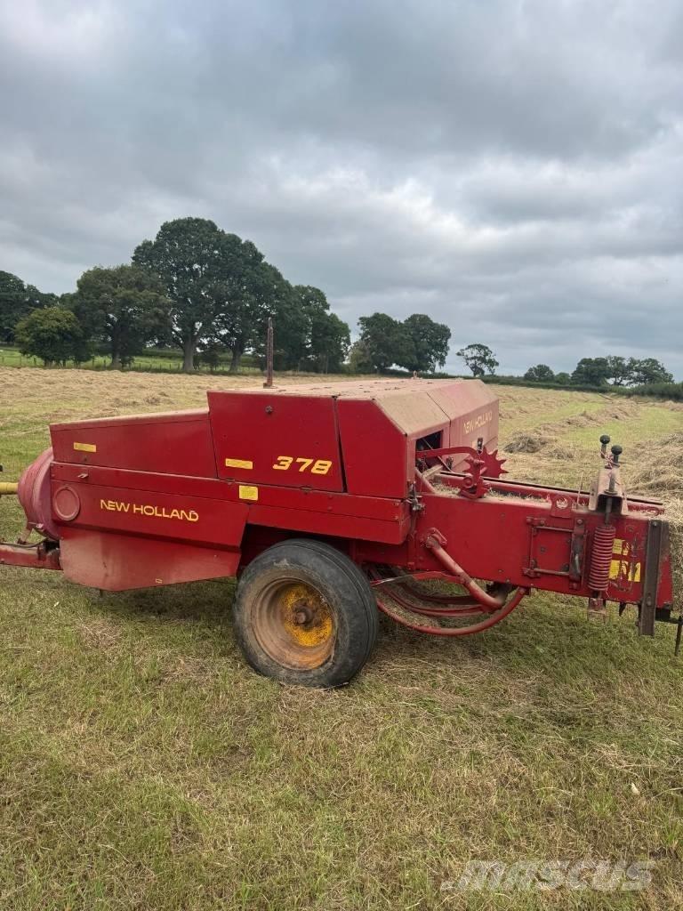 New Holland 378 Fyrkantspressar