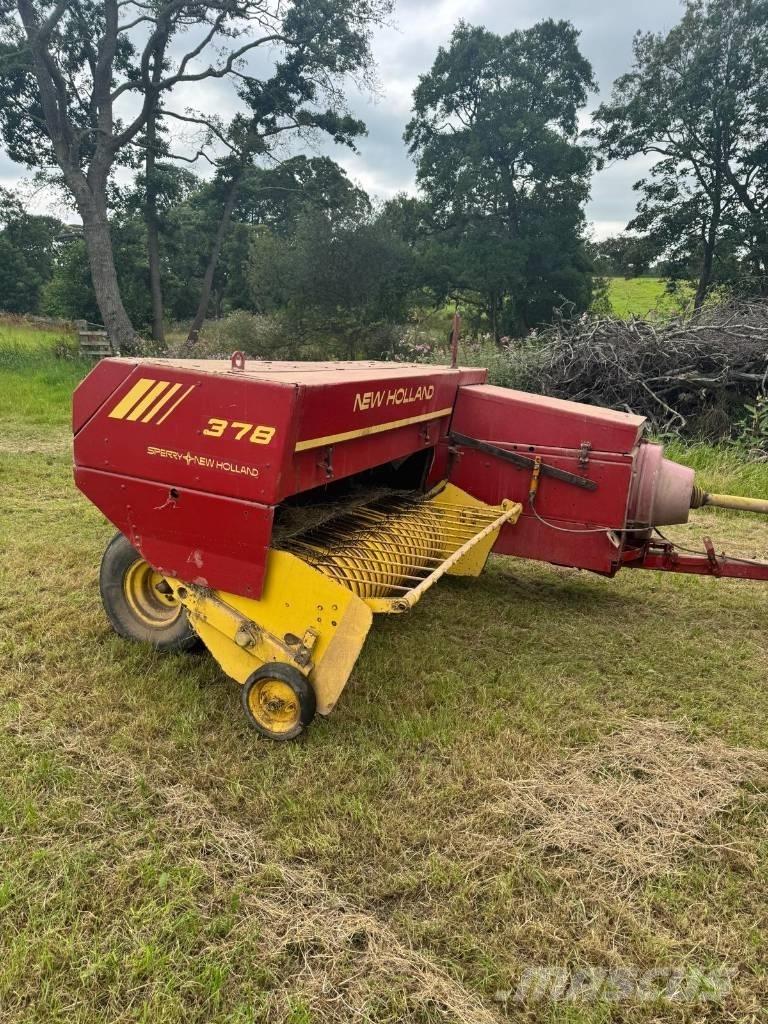 New Holland 378 Fyrkantspressar