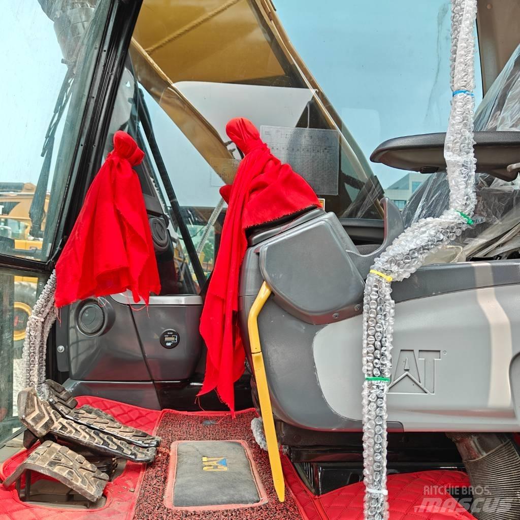 CAT 323D Bandgrävare