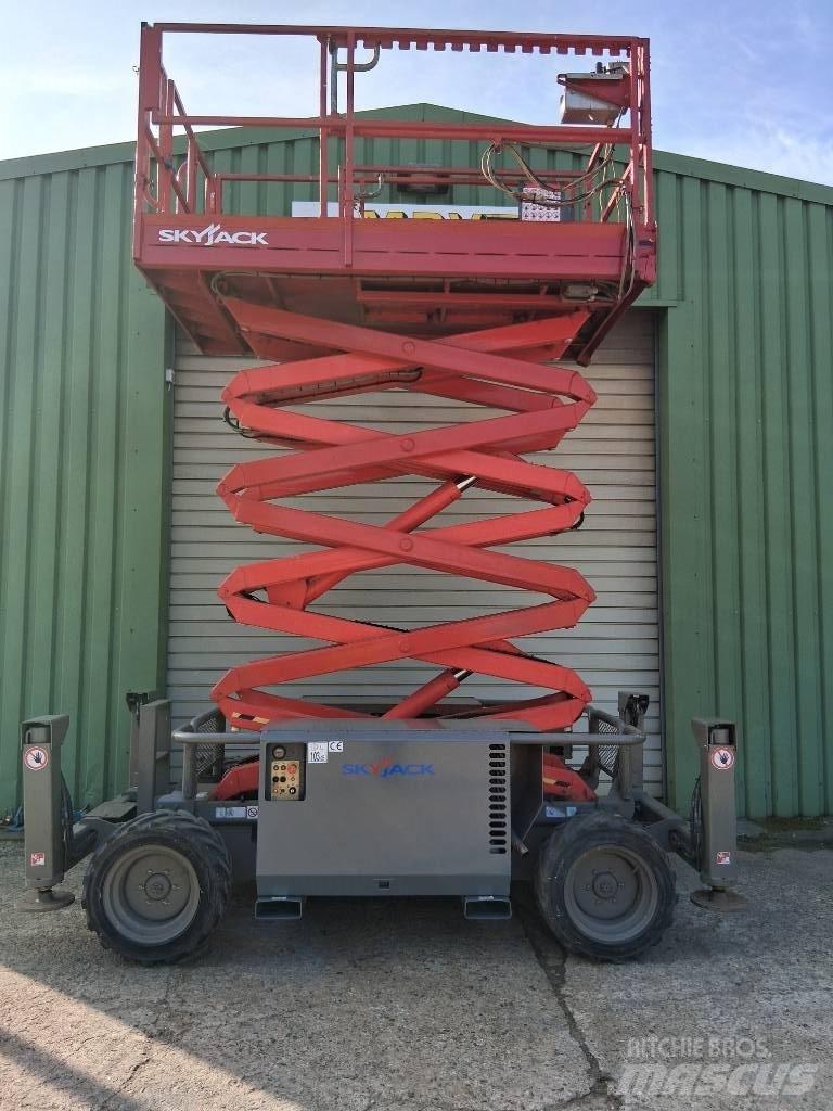 SkyJack SJ 6832 RT Saxliftar