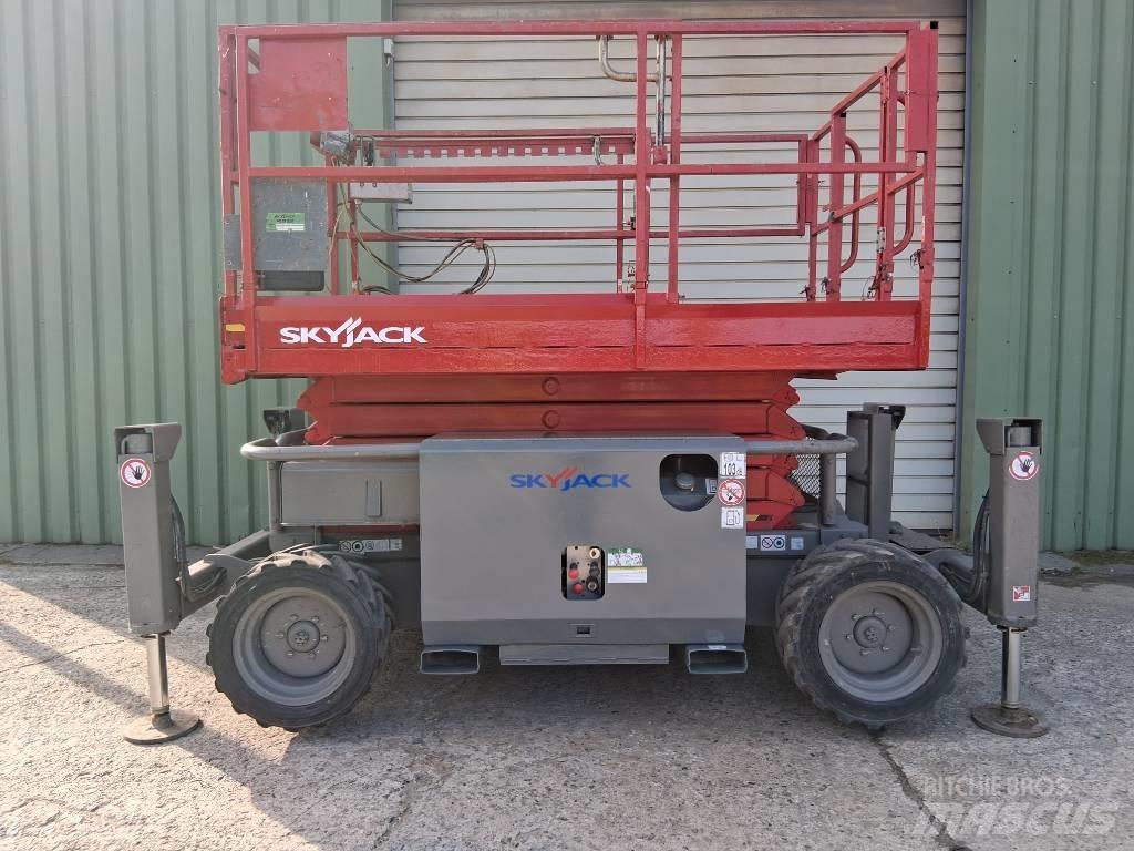 SkyJack SJ 6832 RT Saxliftar