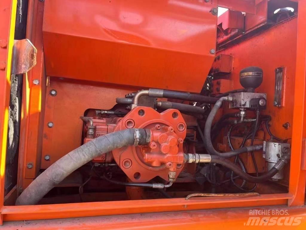 Doosan DH 220 Bandgrävare