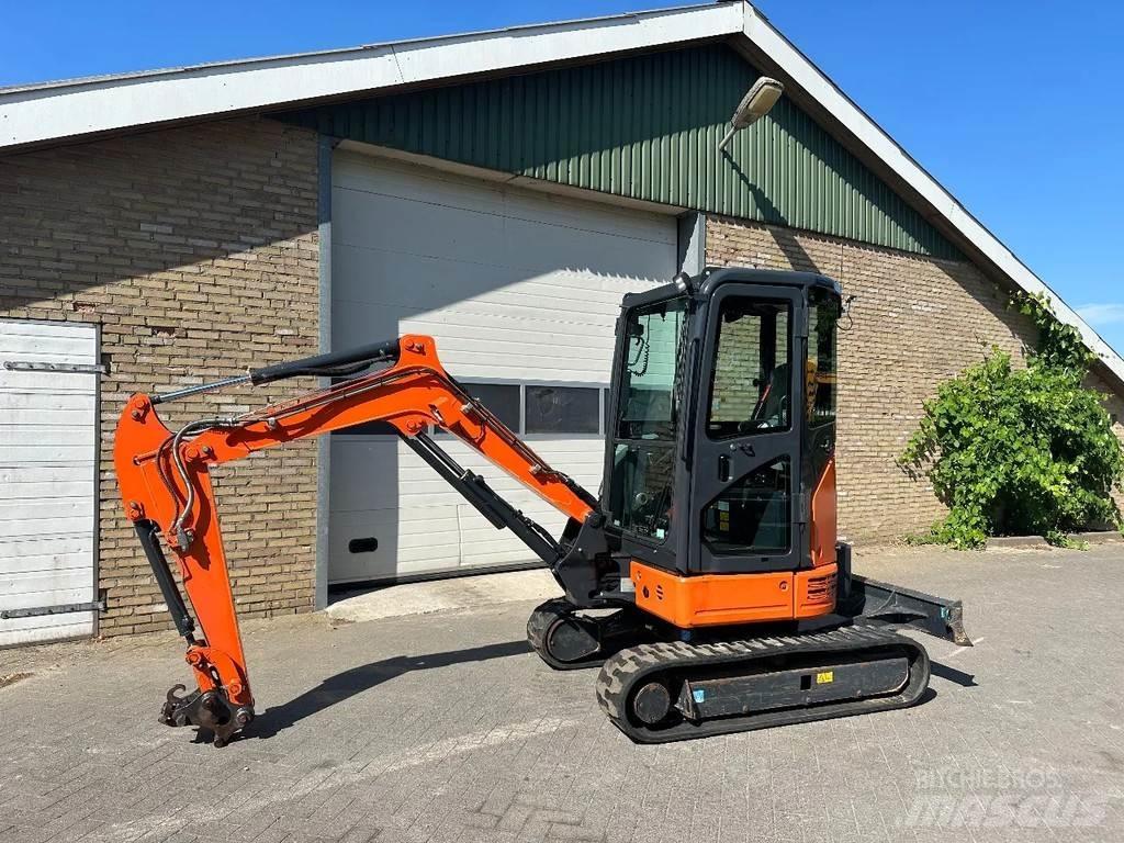 Hitachi ZX26U-6CR Minigrävare < 7t